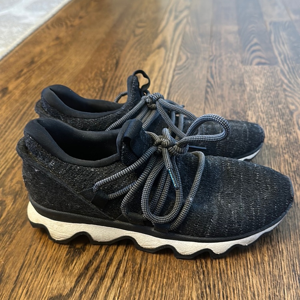 Sorel Kinetic Lace sneaker, size 5.5